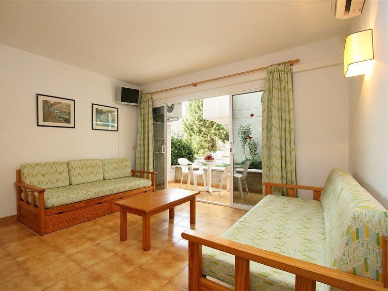 Apartamentos Massol Port de Pollenca Exterior photo