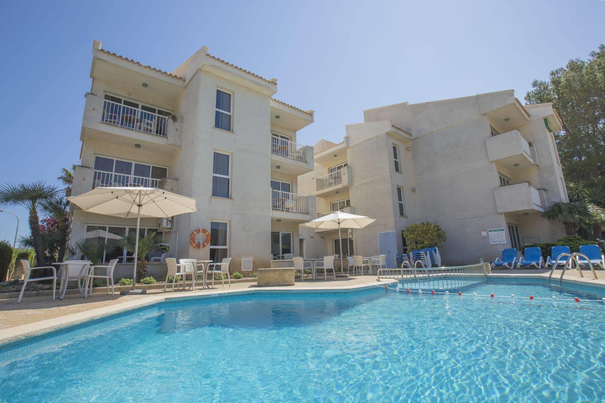 Apartamentos Massol Port de Pollenca Exterior photo